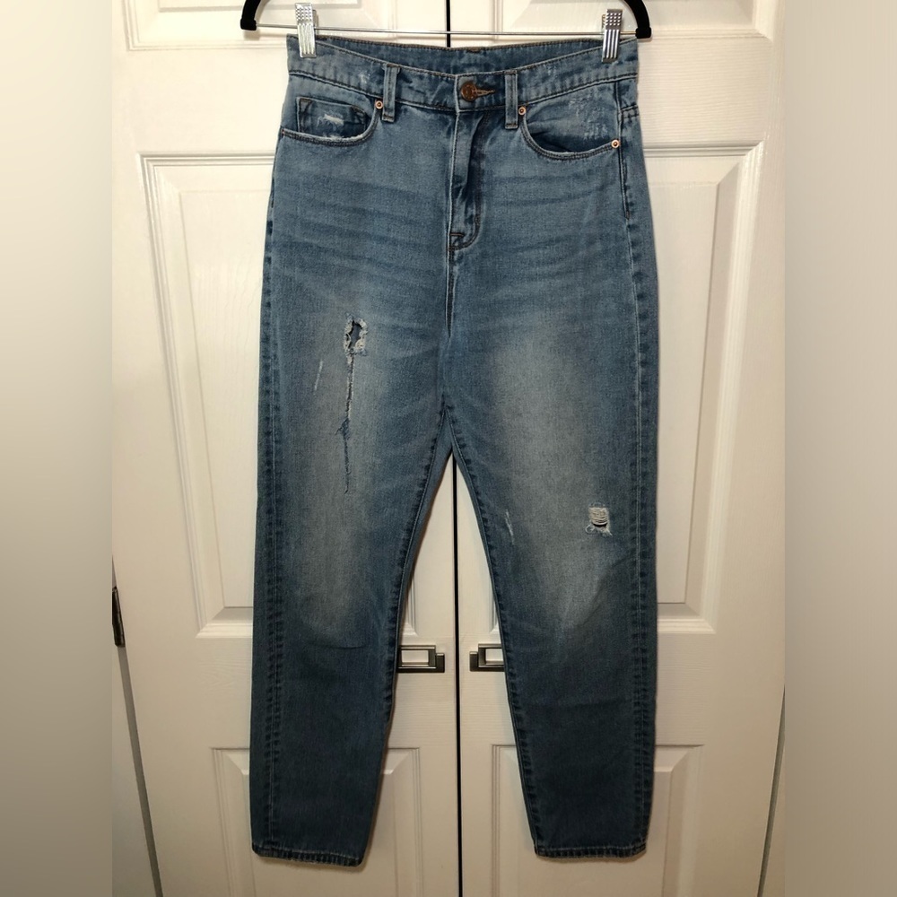 Urban Outfitter BDG Light Wash Mom High Rise Distressed Jeans Size 27